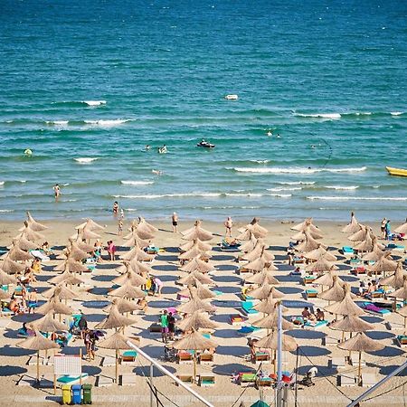 Seascape Apartment Spa N Pool Beach Resort Mamaia Exterior photo