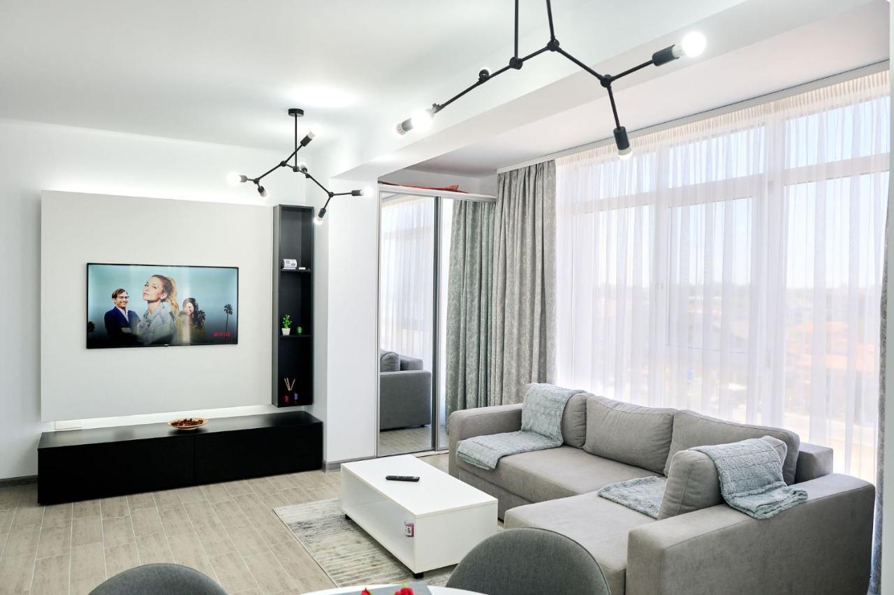 Seascape Apartment Spa N Pool Beach Resort Mamaia Exterior photo