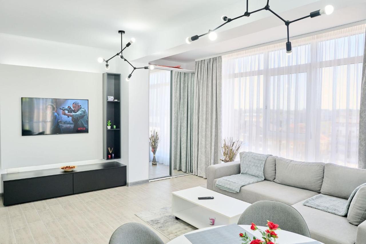 Seascape Apartment Spa N Pool Beach Resort Mamaia Exterior photo