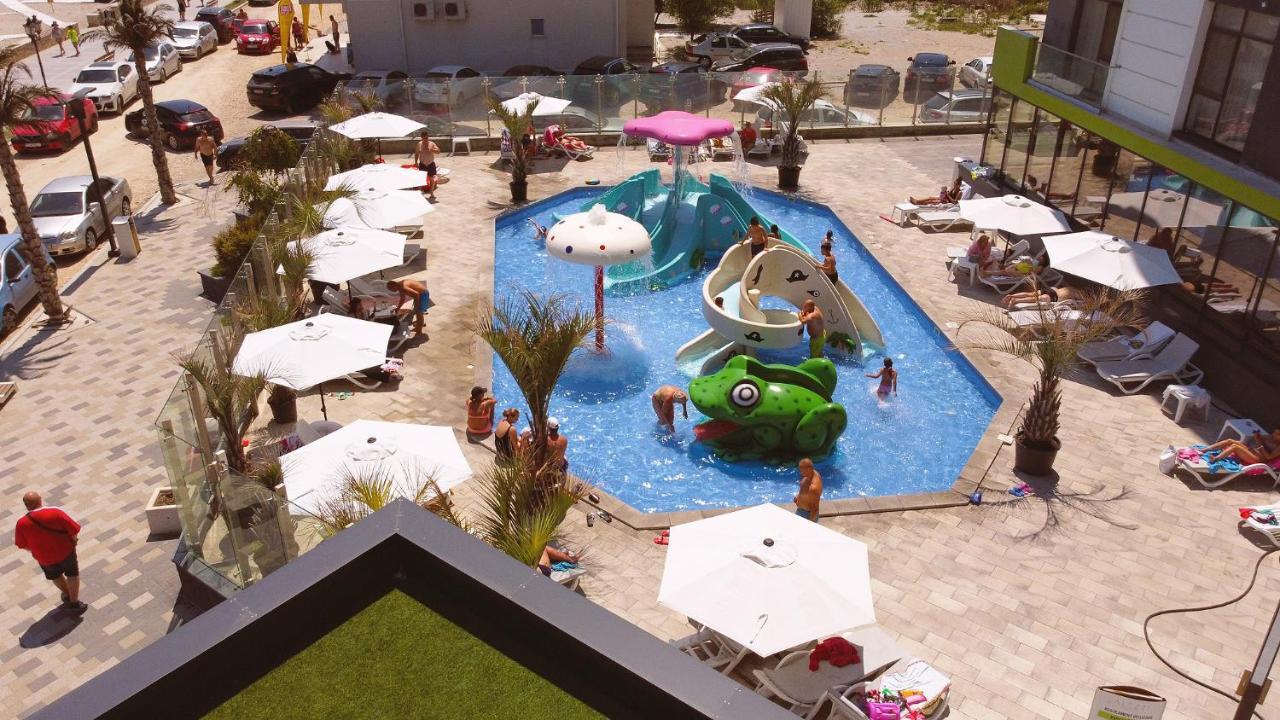 Seascape Apartment Spa N Pool Beach Resort Mamaia Exterior photo